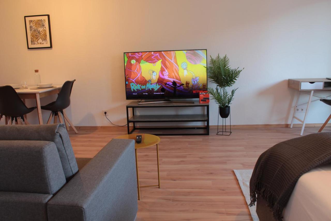 Zentral. Stylisch. Balkon & Parkplatz. Netflix Apartment ฮอลซ์การ์ลิงเกิน ภายนอก รูปภาพ